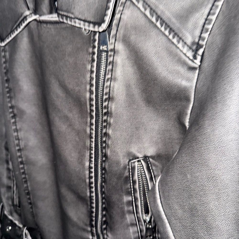 Stylish Gray Jacket with Zipper Details